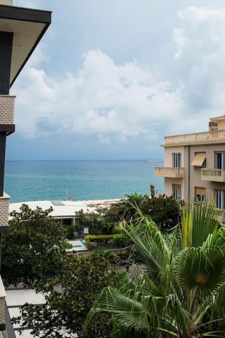 Le Finestre Sul Mare Apartment อัลบิสโซลามารินา ภายนอก รูปภาพ