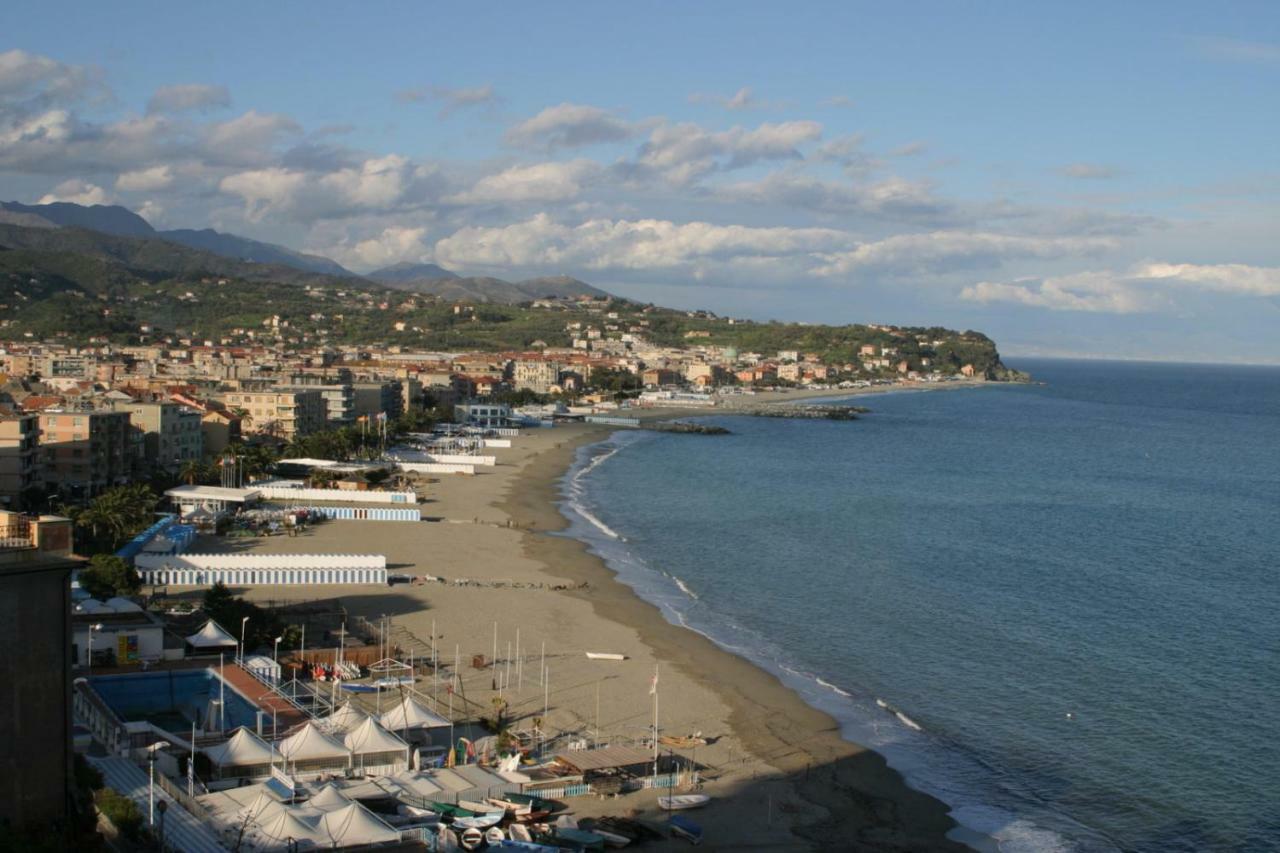 Le Finestre Sul Mare Apartment อัลบิสโซลามารินา ภายนอก รูปภาพ