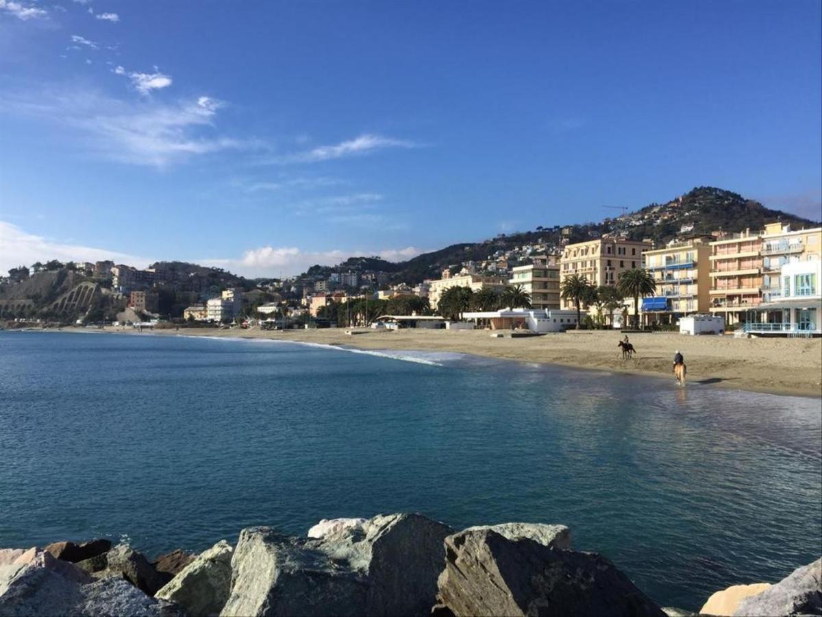 Le Finestre Sul Mare Apartment อัลบิสโซลามารินา ภายนอก รูปภาพ